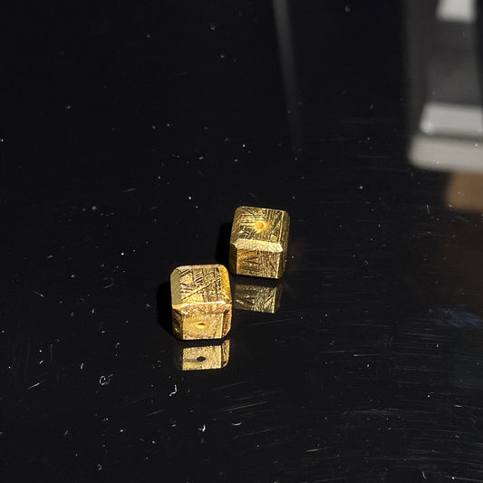 8.3mm 方形瑞典天鐵粒(已打孔) - 金色